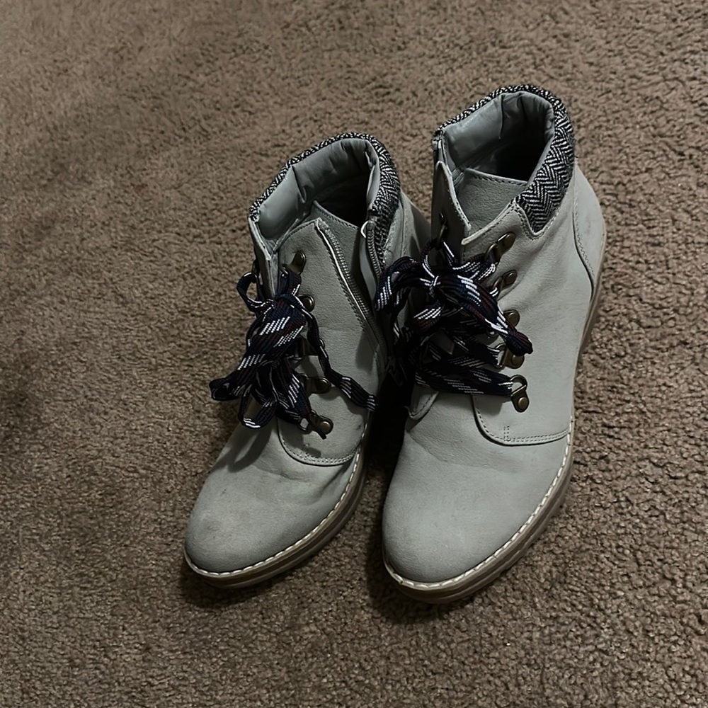 Light grey, tan heel, wedged boots